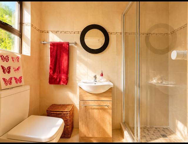 6 BEDROOM HOUSE FOR SALE IN ESSENWOOD